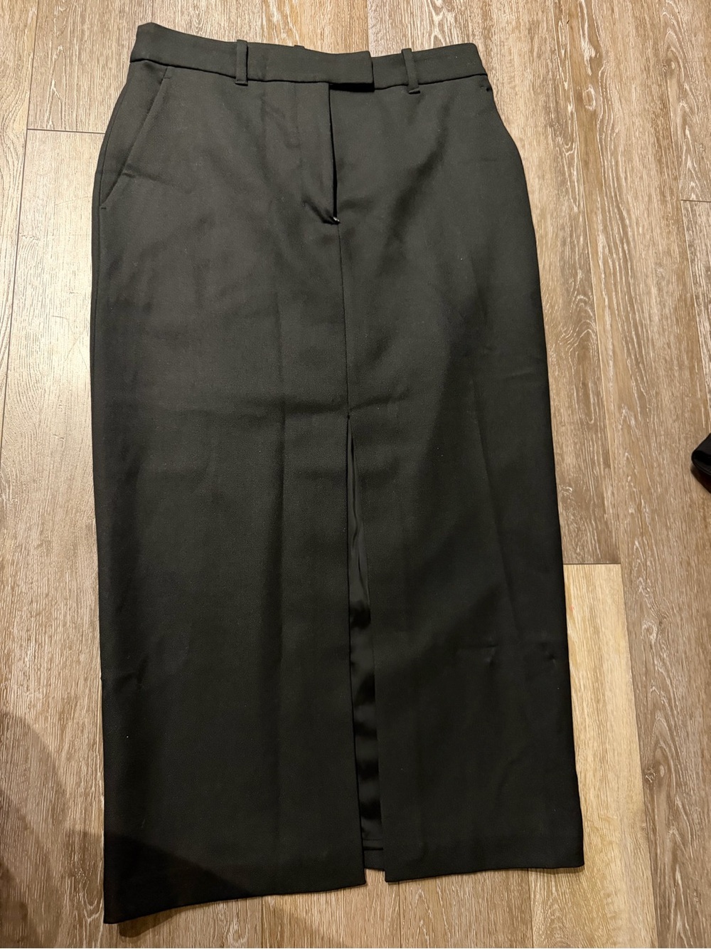 Aritzia maxi chisel skirt - black, size 8